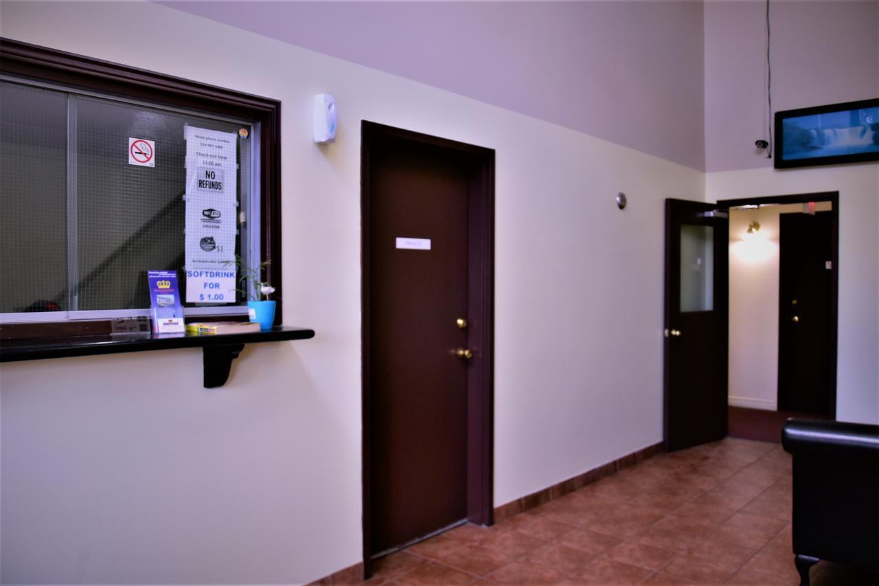 Royal Windsor Motel מראה חיצוני תמונה